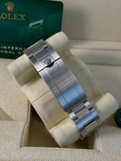 The Rolex Oyster Perpetual Submariner Date in Oystersteel Watch