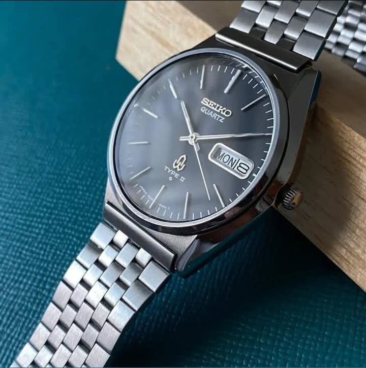 Seiko Quartz Type II Watch 1970s Dark Dial Watch